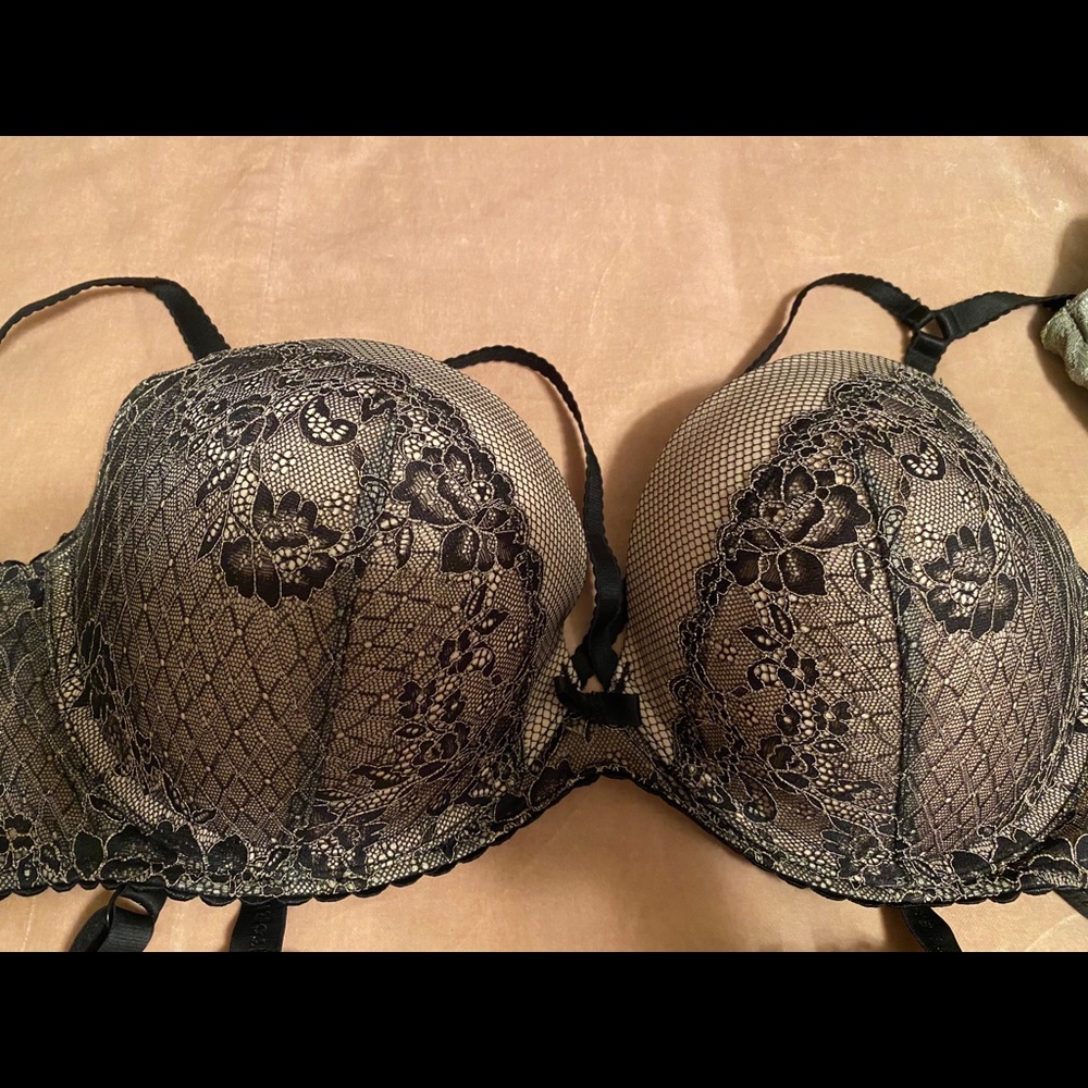 Bras - Picture 2 of 7